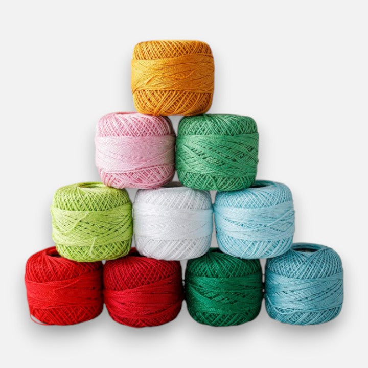 Enchanted Christmas Stickerei-Set – Hochwertiges Weihnachts-Stickset mit Garn, Vorlagen und Holzrahmen