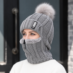 Strickmütze mit Schal und Fellbommel – Winddicht