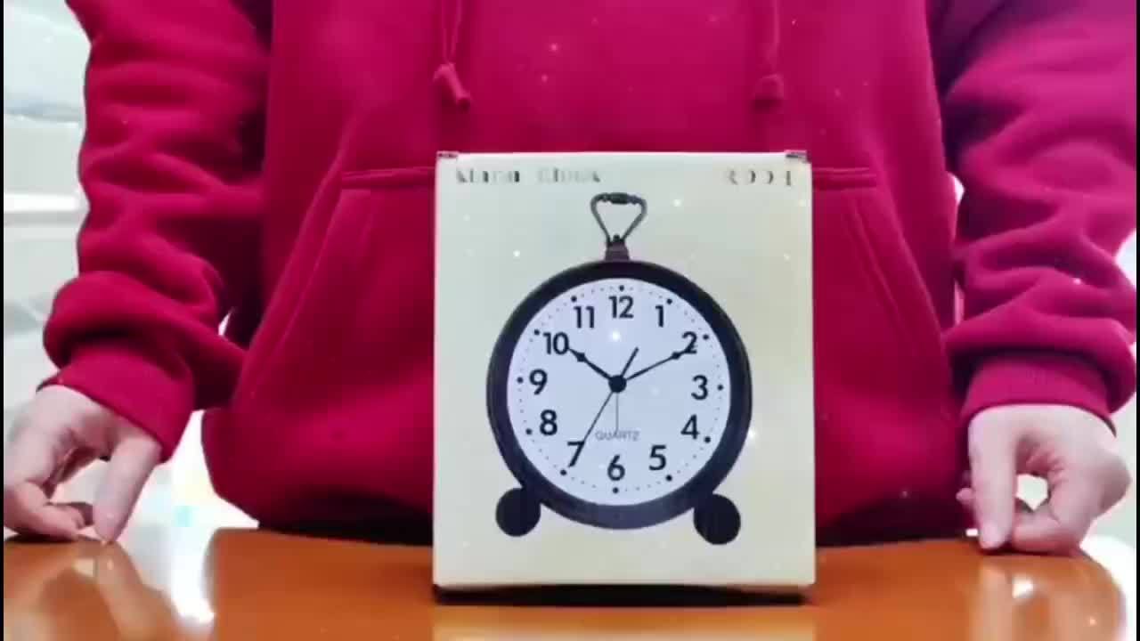 Vintage Wecker mit leisem Quarzwerk und Kupferdetails