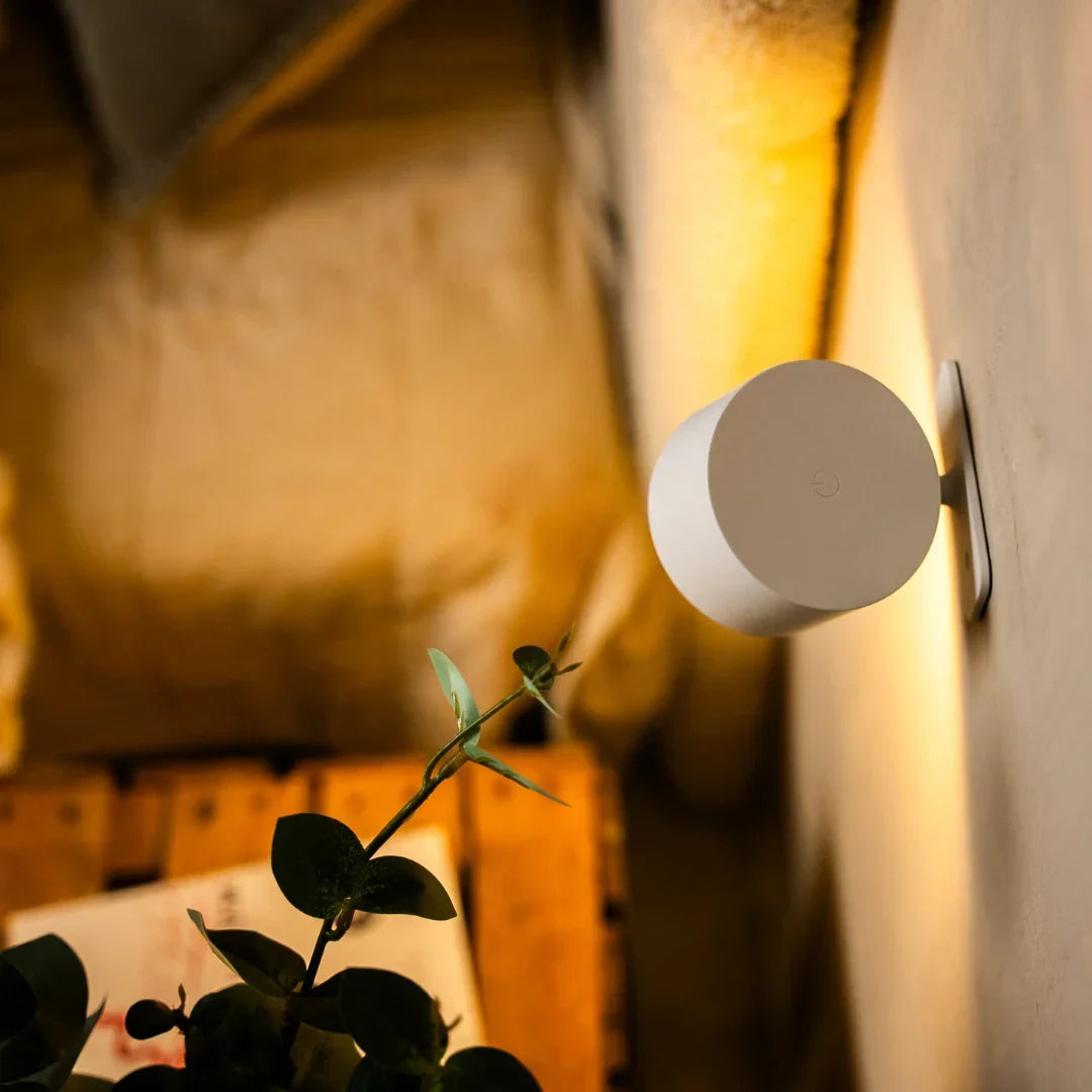 Kabellose Wandleuchte mit Magnetbefestigung, 360° drehbar, Fernbedienung, Warmweiß und Kaltweiß