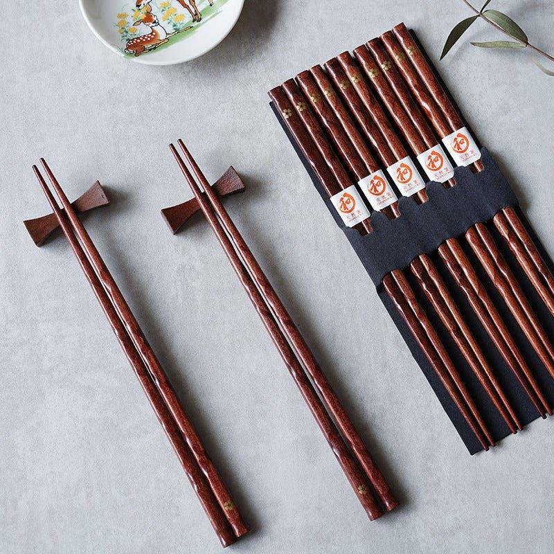 Japanische Holz-Essstäbchen mit goldenem Sakura-Design