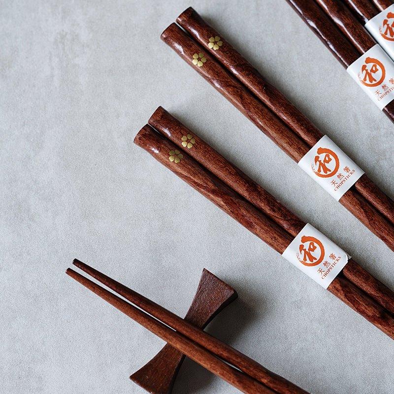 Japanische Holz-Essstäbchen mit goldenem Sakura-Design