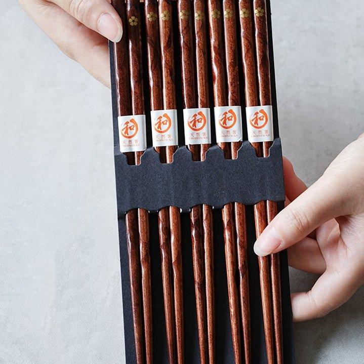 Japanische Holz-Essstäbchen mit goldenem Sakura-Design