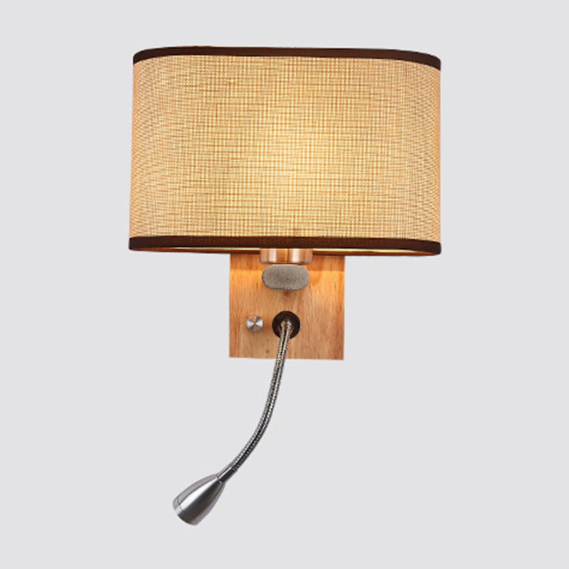 Wandleuchte mit LED-Leselicht und Stoffschirm