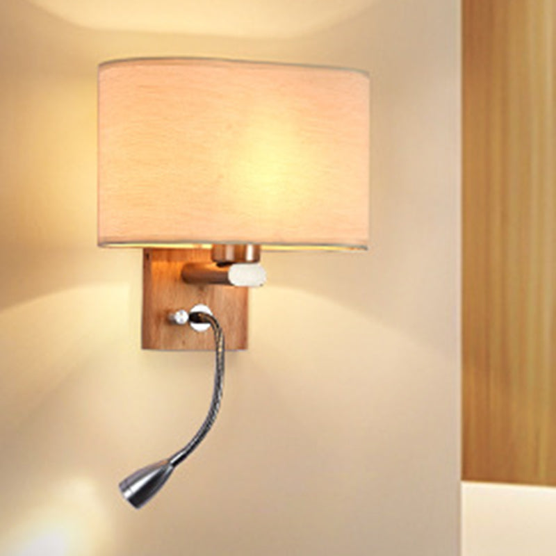 Wandleuchte mit LED-Leselicht und Stoffschirm