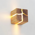 Holz-Wandleuchte mit LED-Beleuchtung