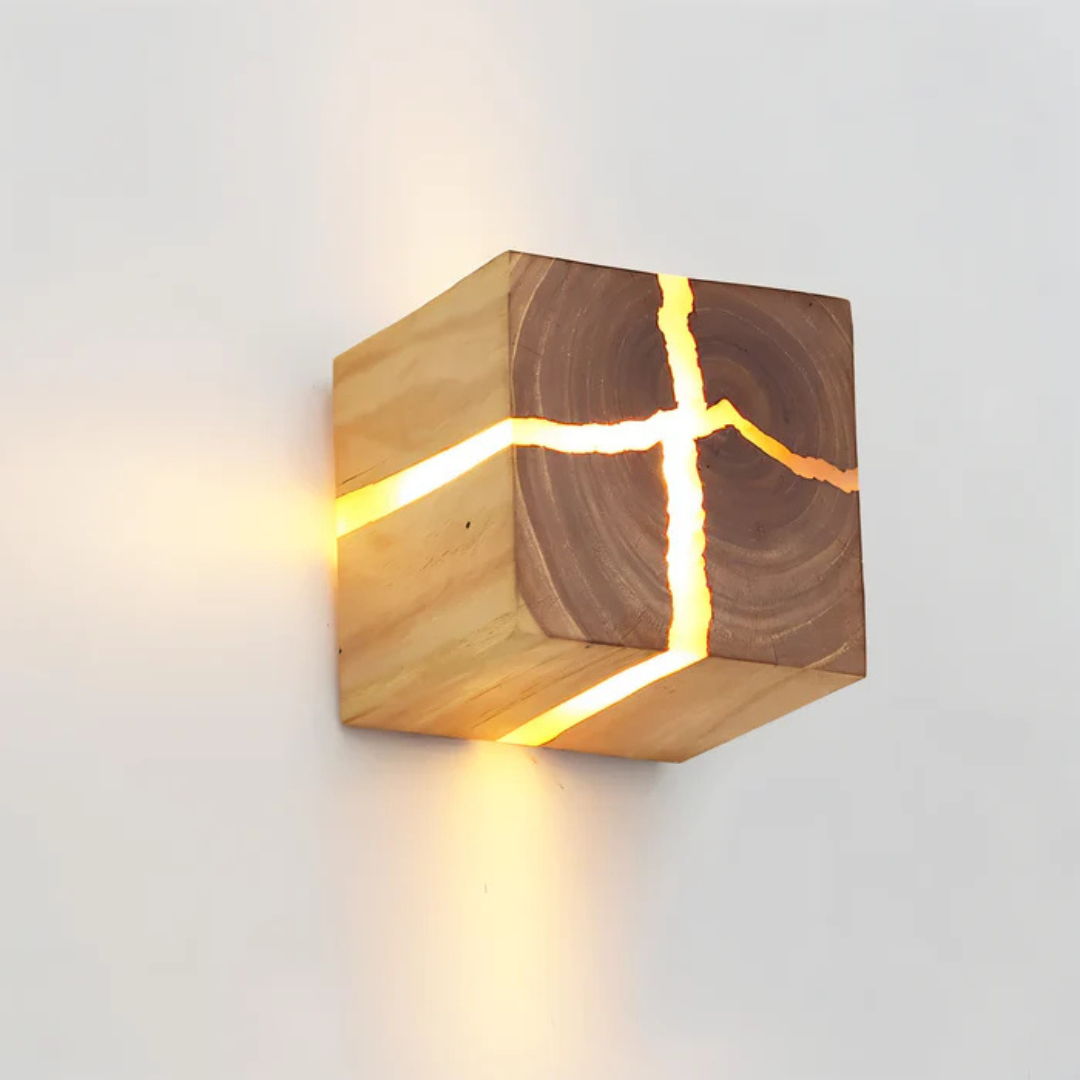 Holz-Wandleuchte mit LED-Beleuchtung
