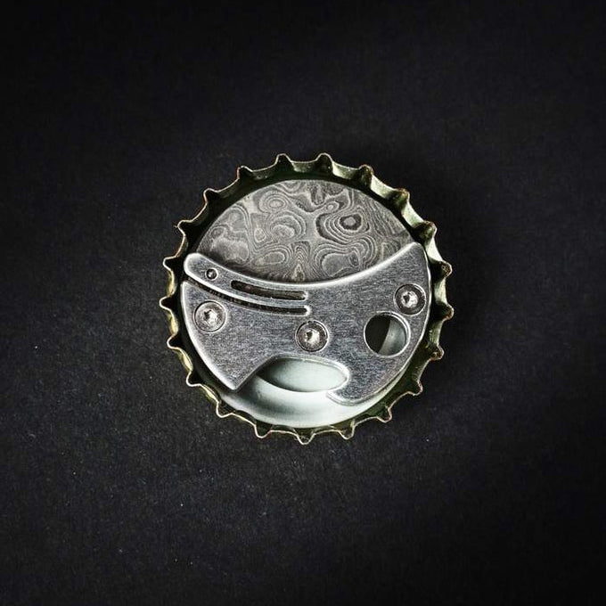 Mini Flaschenöffner Titan mit Damaszener Stahl-Schneide