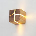 Holz-Wandleuchte mit LED-Beleuchtung