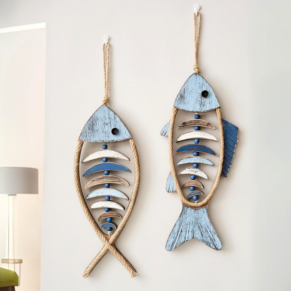 Holzfisch Wanddekoration mit Seilaufhängung – Maritim
