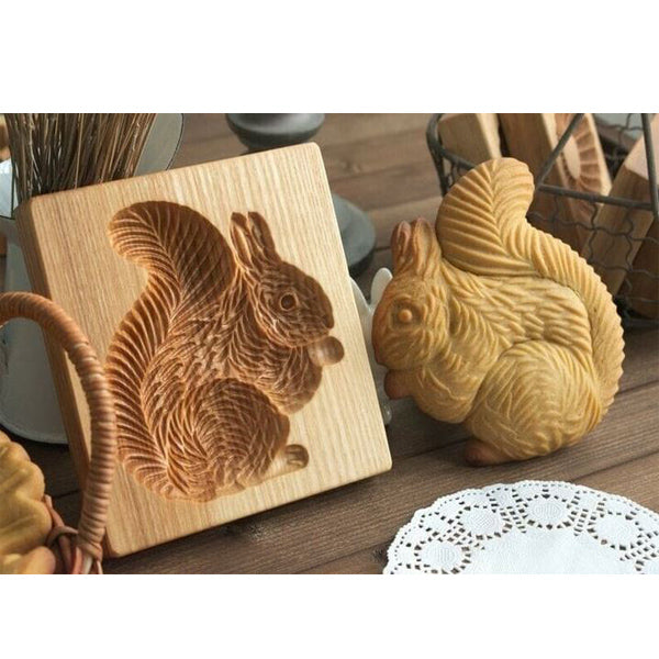 Holz-Keksform mit handgeschnitzten Tiermotiven