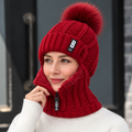 Strickmütze mit Schal und Fellbommel – Winddicht