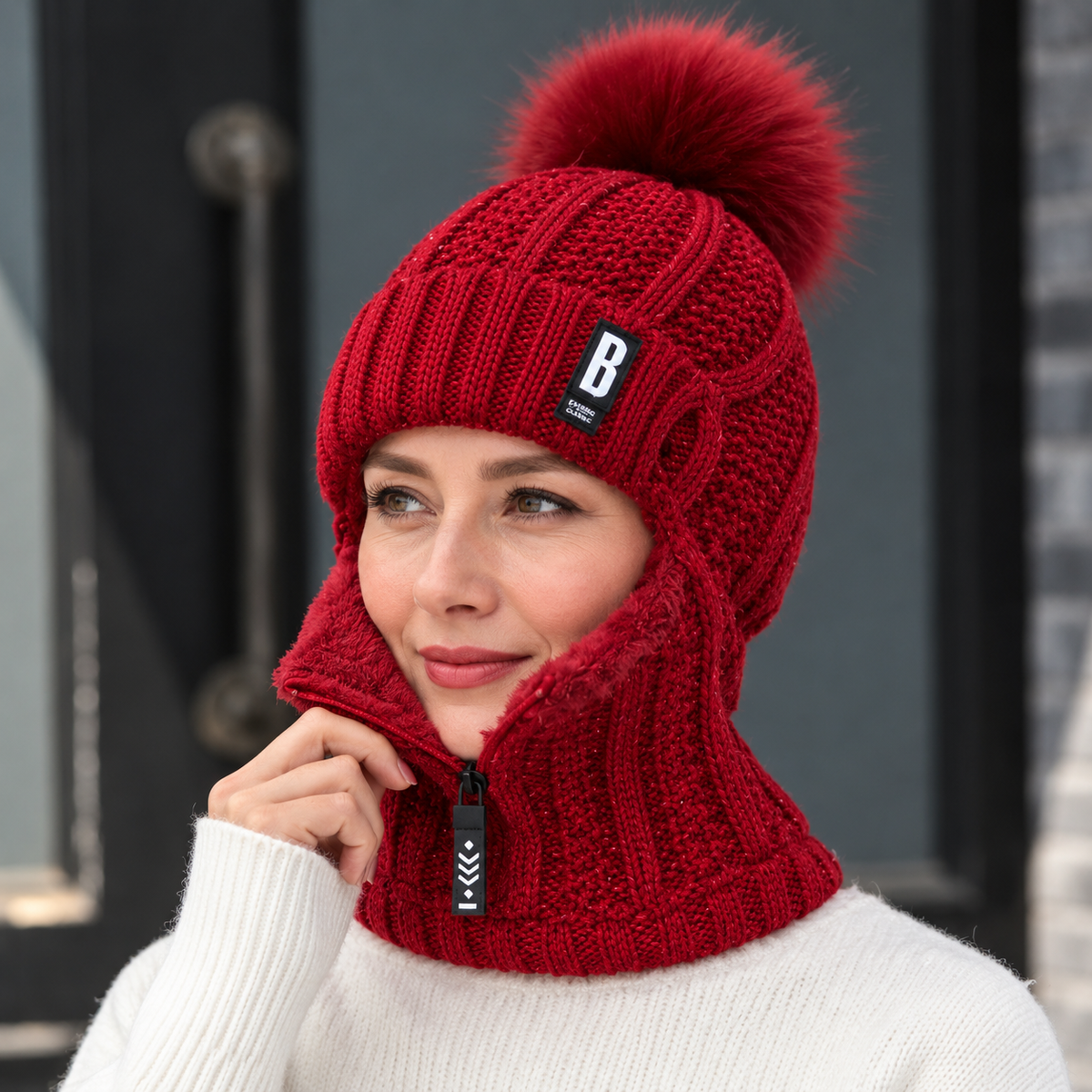 Strickmütze mit Schal und Fellbommel – Winddicht