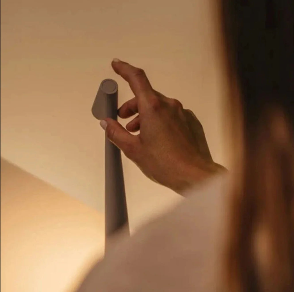 Akku-Tischlampe aus Aluminium, kabellos mit 3-stufigem Touch-Dimmer und USB-Aufladung