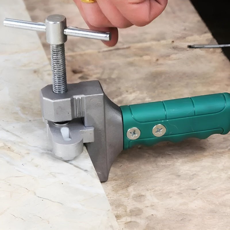 Fliesenschneider mit ergonomischem Griff