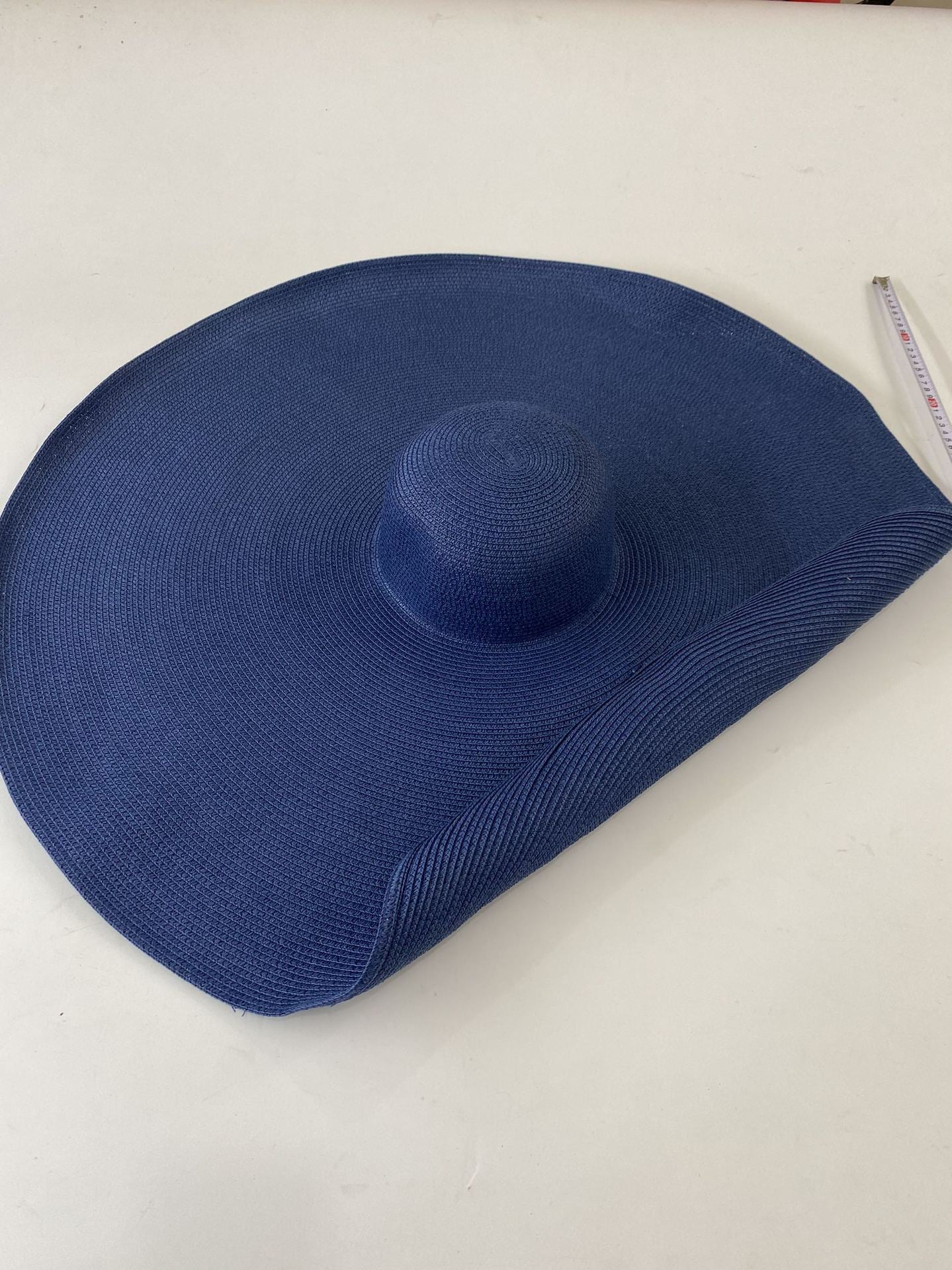 Strohhut mit breiter Krempe – Eleganter UV-Schutz für Sommer