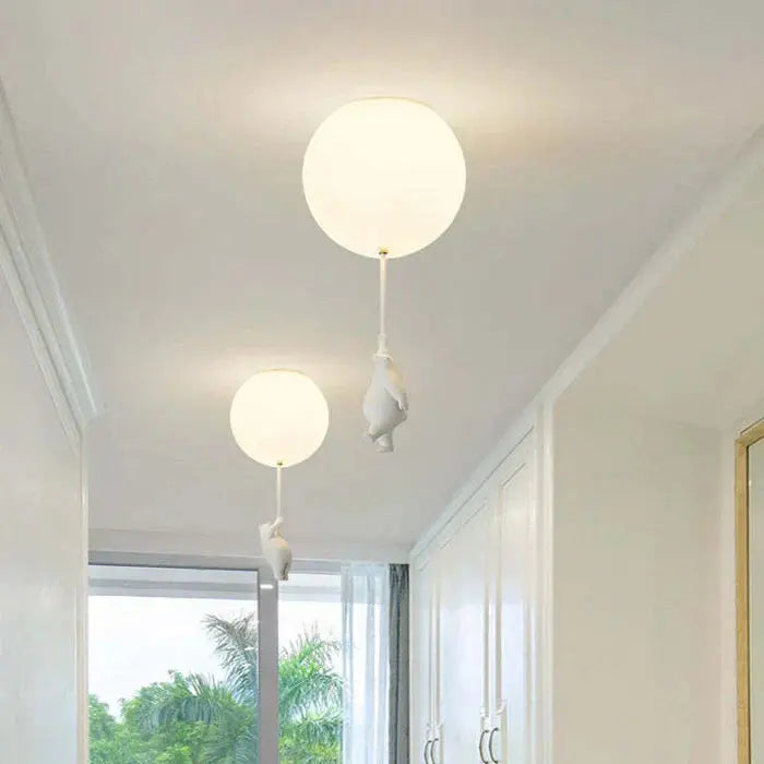 Bären-Deckenleuchte mit Mattglas-Ballon
