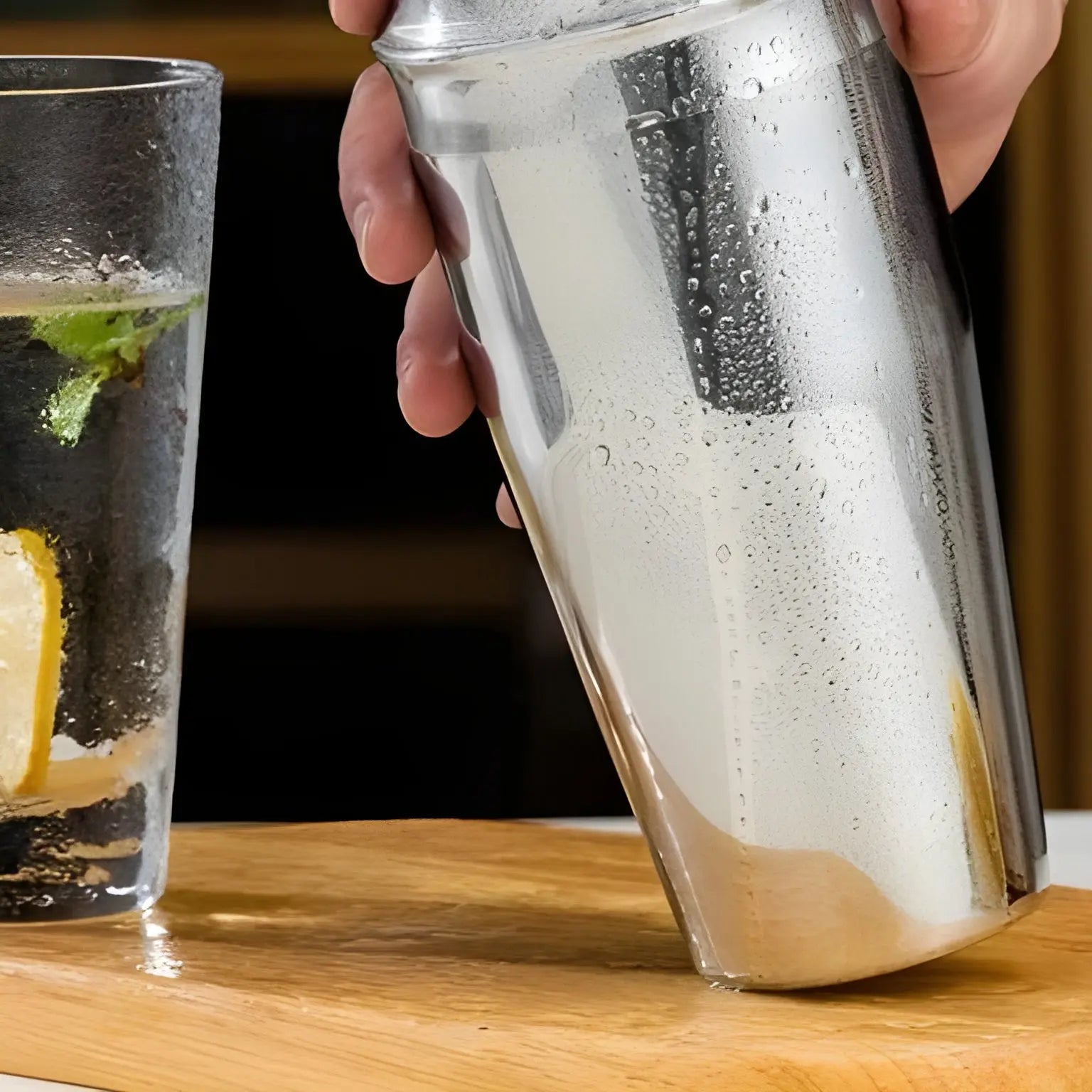 Cocktail-Set aus Edelstahl mit Bambus-Ständer