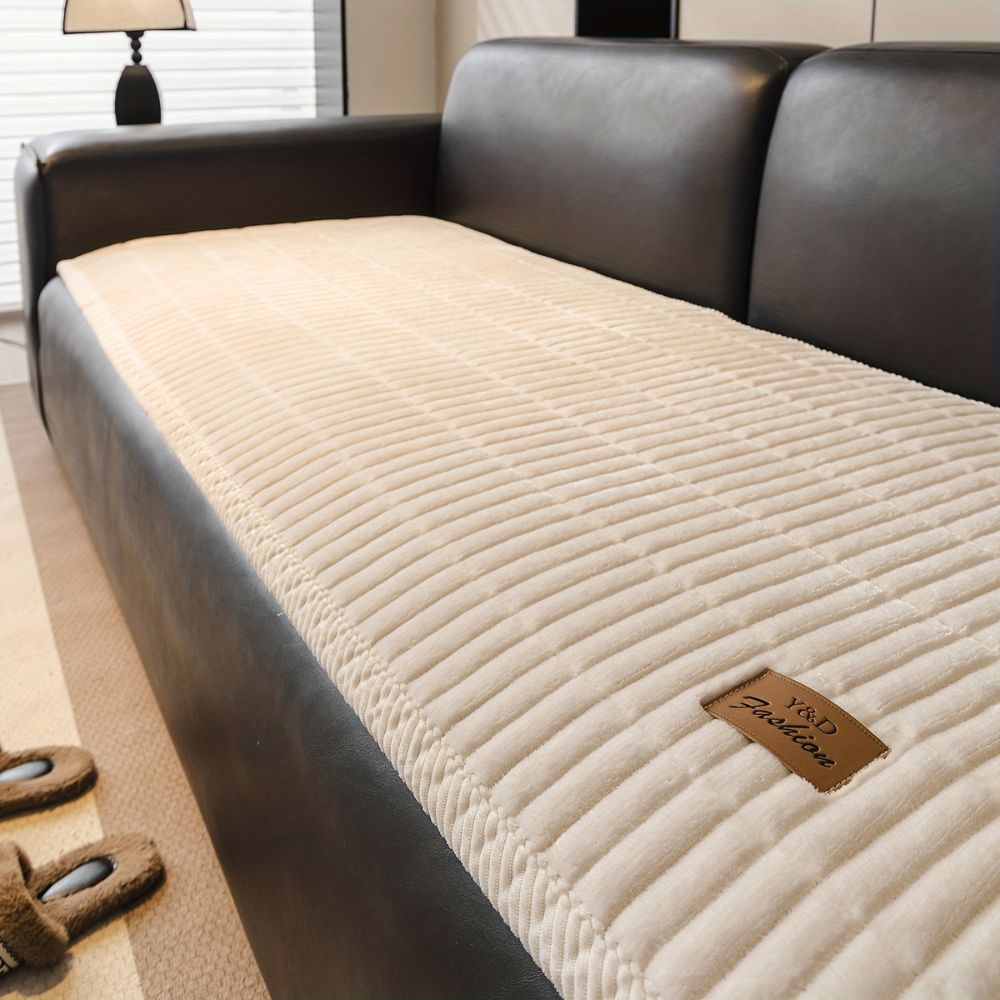 Mikrofaser Sofaschutz – Gesteppt mit Rutschfester Passform