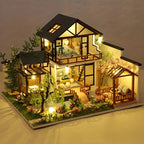 Miniatur-Puppenhaus Bausatz aus Holz mit LED-Beleuchtung