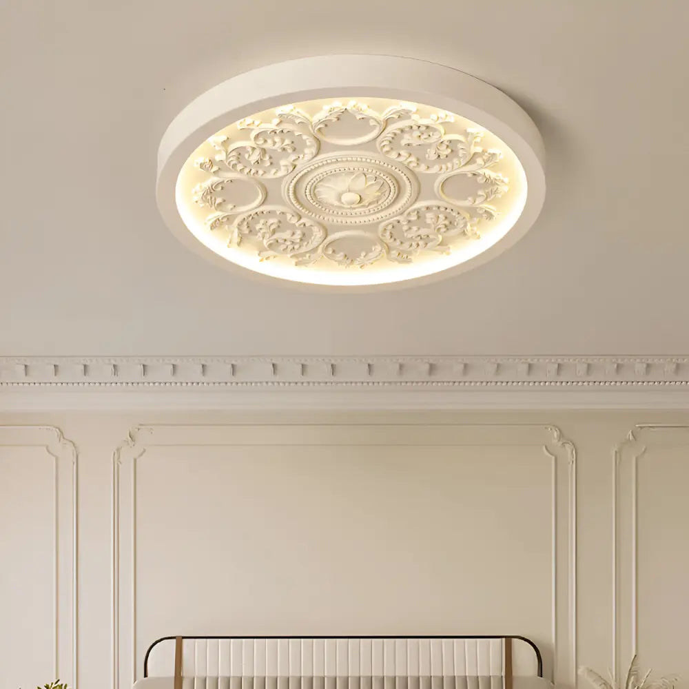 LED-Deckenleuchte mit handgeschnitztem Floralrelief