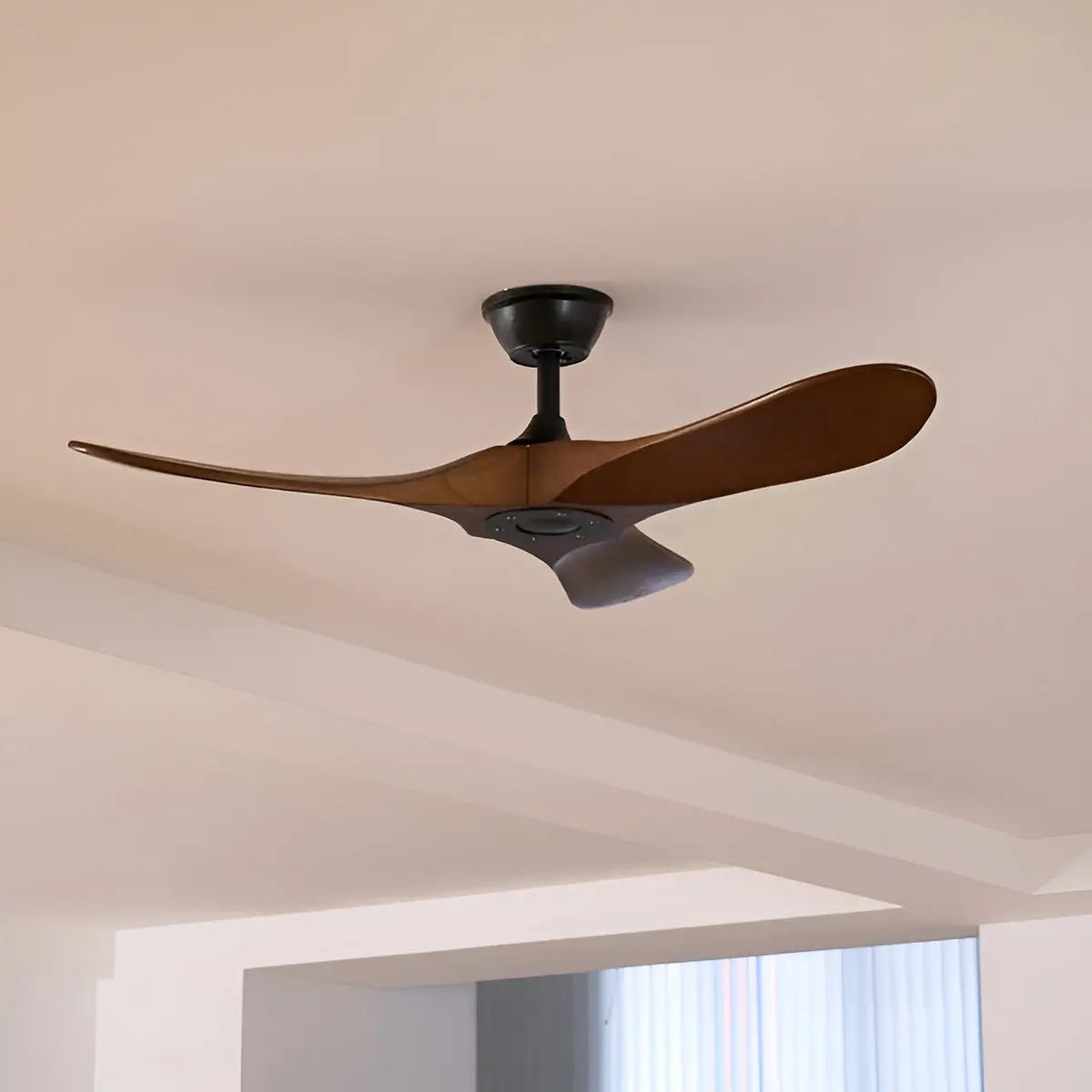 Deckenventilator aus Holz mit Fernbedienung