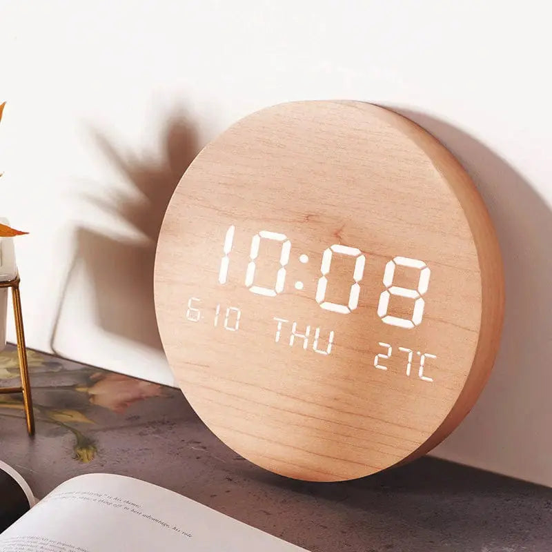 Digitale Wanduhr mit LED-Anzeige