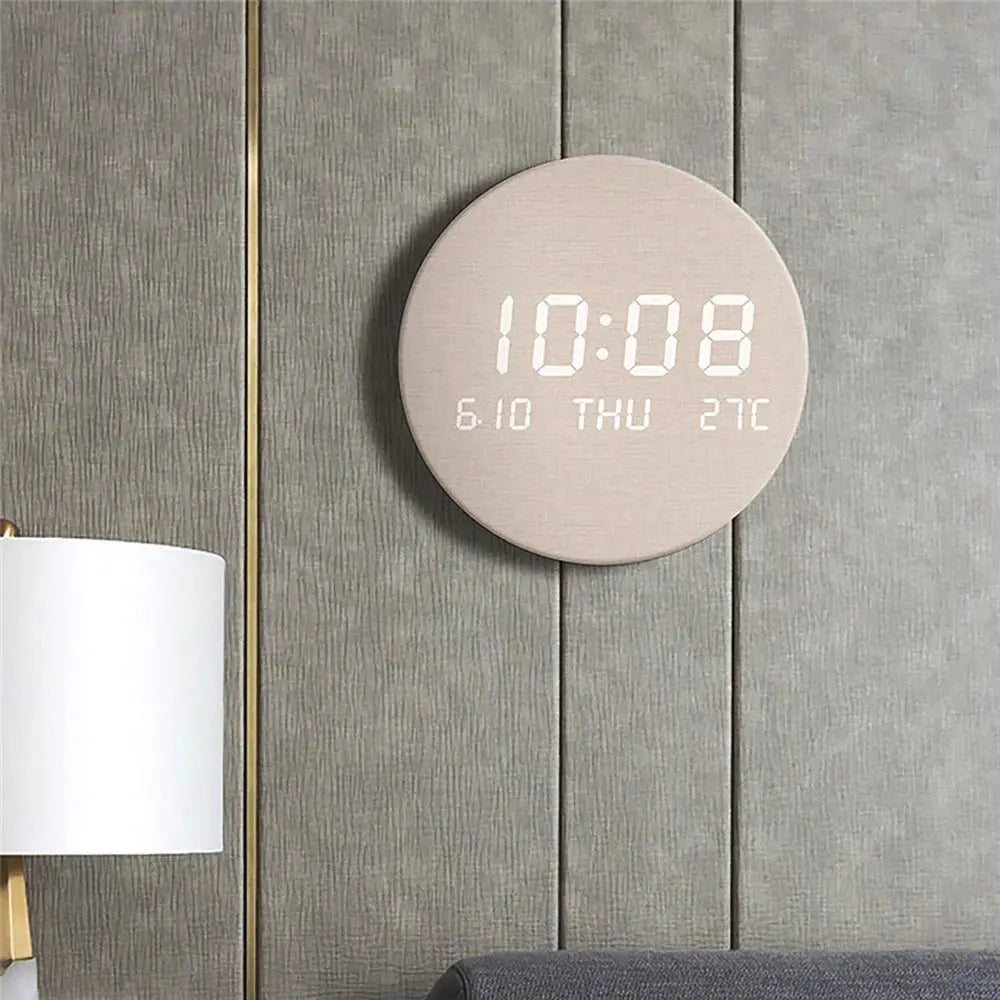 Digitale Wanduhr aus Holz – Skandinavisches Design