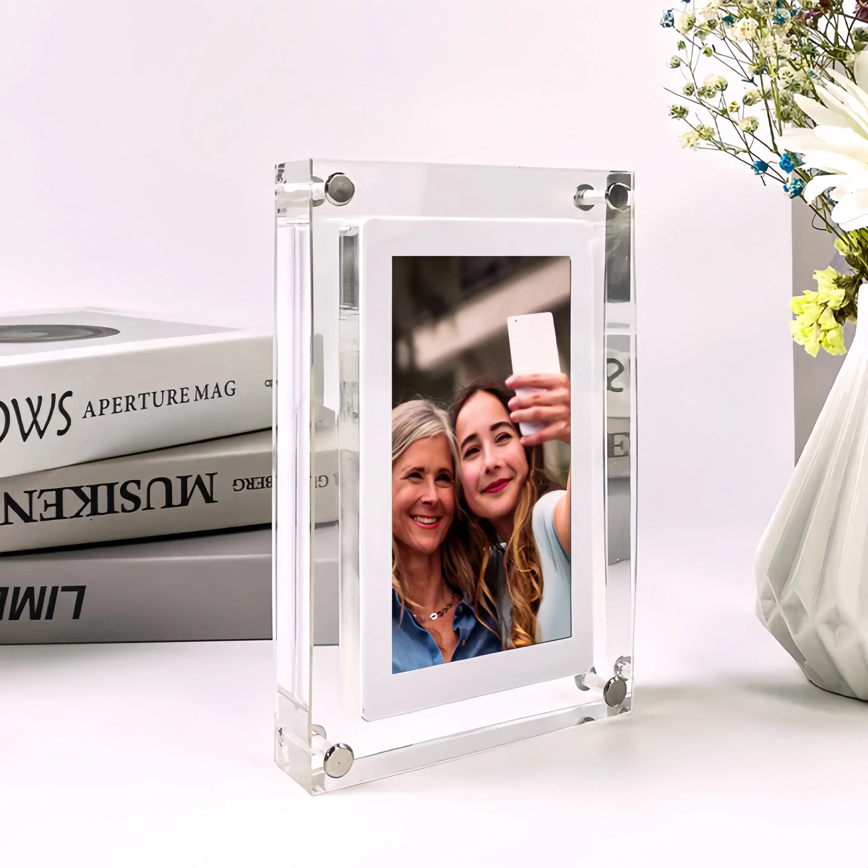 Digitaler Bilderrahmen aus Acryl mit 7" HD-Display