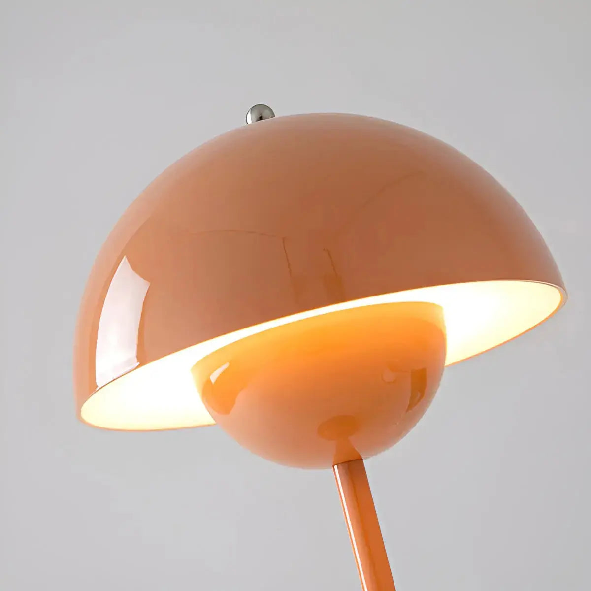 Dimmbare Tischleuchte im skandinavischen Design