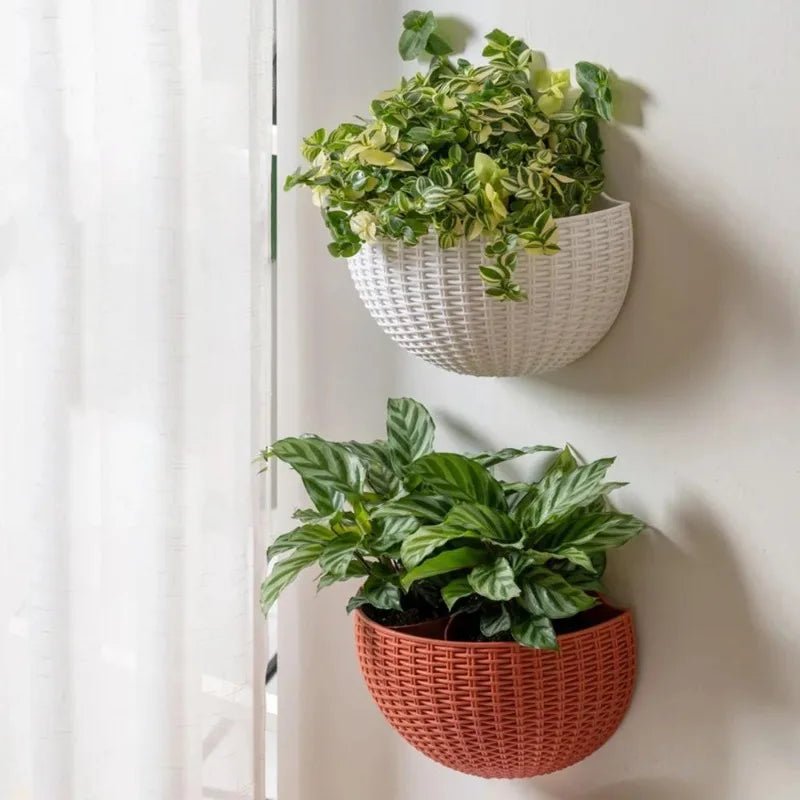 Wandplanzgefäss mit Rattan-Design