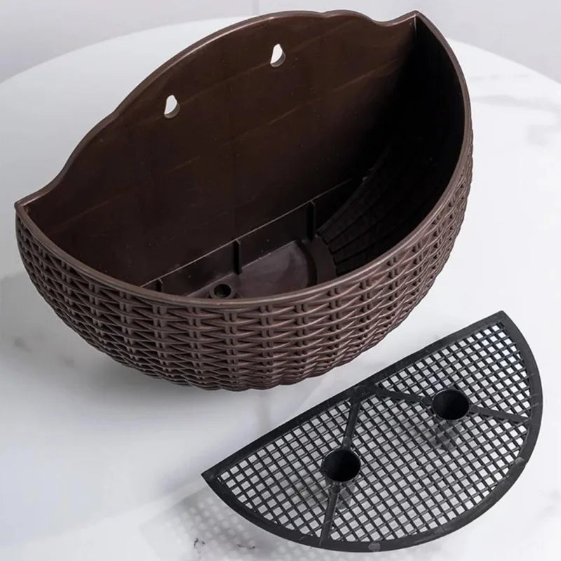 Wandplanzgefäss mit Rattan-Design