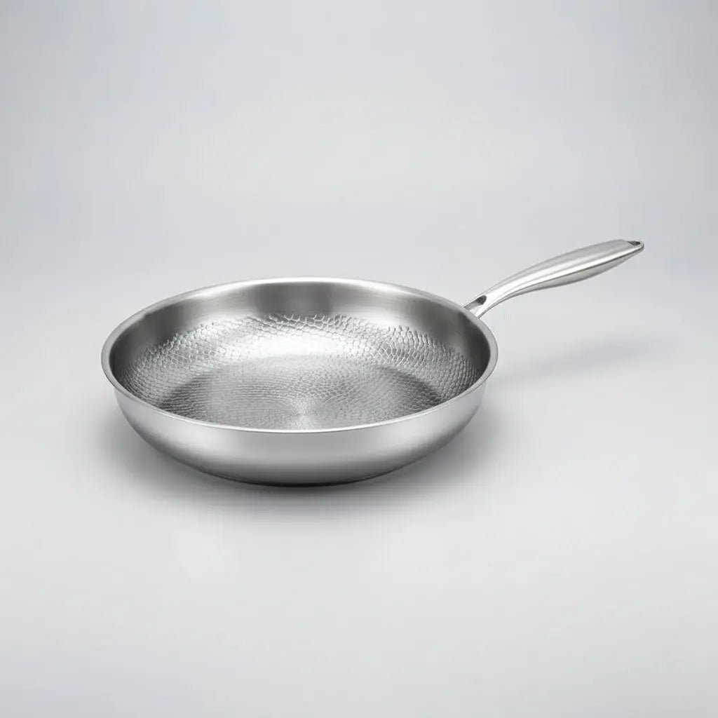 Titanbeschichtete Bratpfanne mit gehämmerter Oberfläche