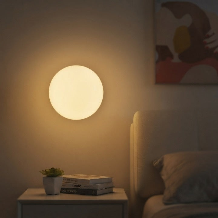 Wandleuchte Glaskugel milchweiss – Minimalistisches Design
