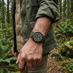 Militäruhr mit Canvasarmband und Leuchtzeigern