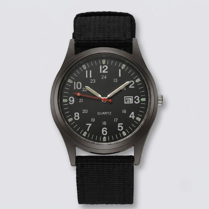 Militäruhr mit Canvasarmband und Leuchtzeigern