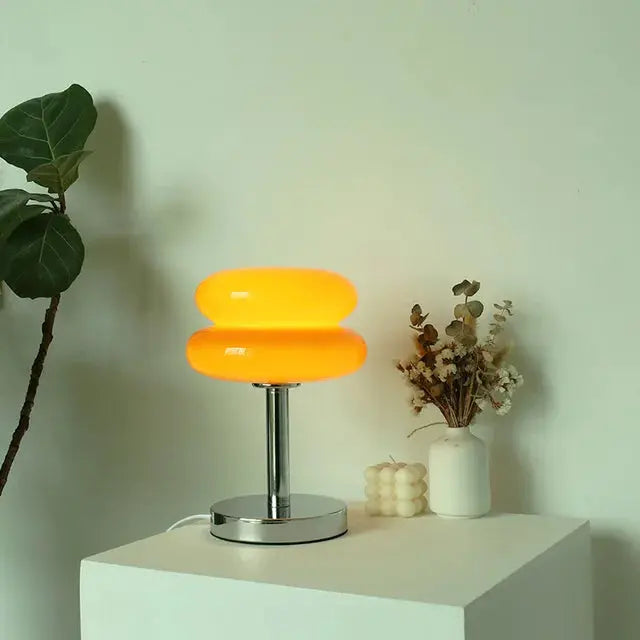 Glas-Tischlampe mit farbigem Lampenschirm