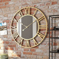 Wanduhr aus Metall mit Spiegelelementen