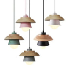Pendelleuchte aus Holz und Aluminium im nordischen Design