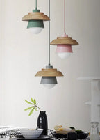 Pendelleuchte aus Holz und Aluminium im nordischen Design
