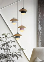 Pendelleuchte aus Holz und Aluminium im nordischen Design
