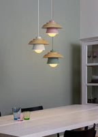Pendelleuchte aus Holz und Aluminium im nordischen Design