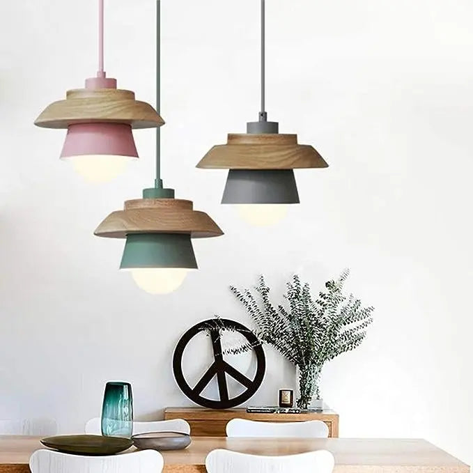 Pendelleuchte aus Holz und Aluminium im nordischen Design