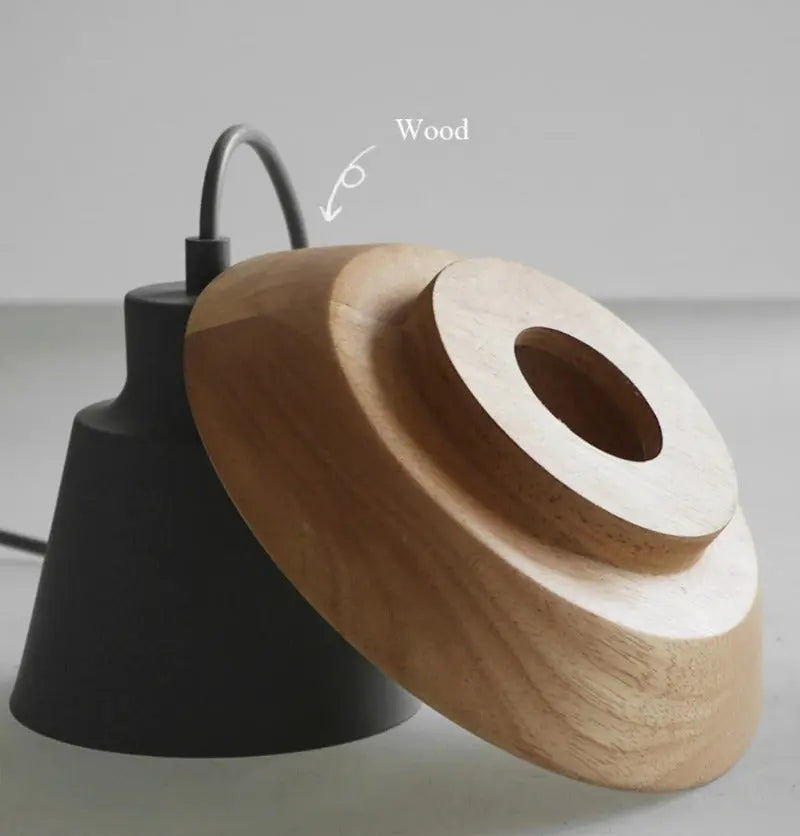 Pendelleuchte aus Holz und Aluminium im nordischen Design