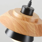 Pendelleuchte aus Holz und Aluminium im nordischen Design