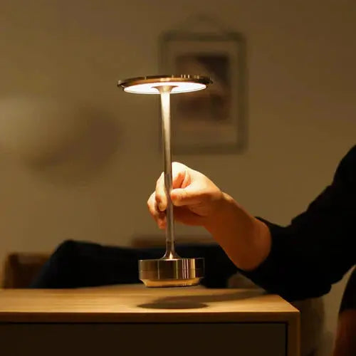Kabellose LED-Tischleuchte mit Dimmer aus Edelstahl