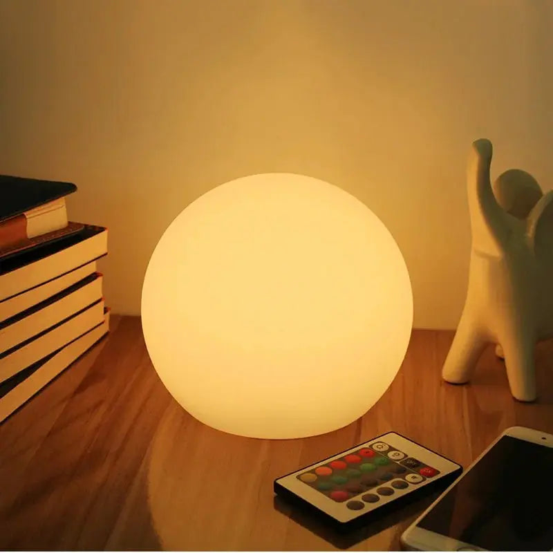 LED-Kugelleuchte mit 16 Farben und Fernbedienung