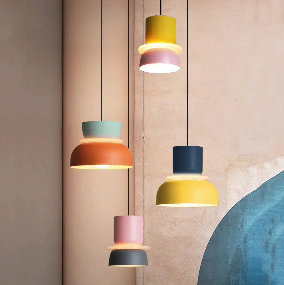 Pendelleuchte aus Metall im skandinavischen Design