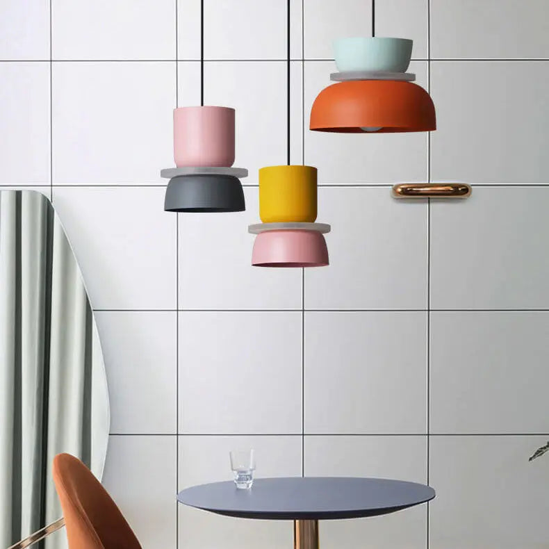 Pendelleuchte aus Metall im skandinavischen Design
