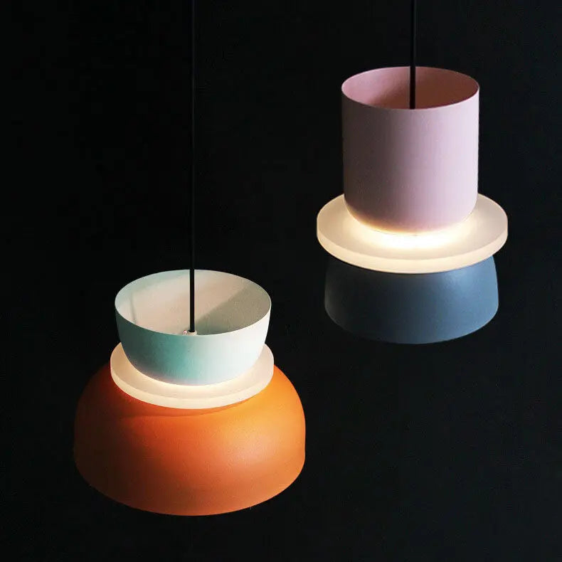 Pendelleuchte aus Metall im skandinavischen Design